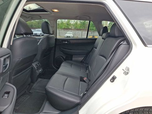 Used 2018 Subaru Outback 3.6R Limited AWD/4WD image 10