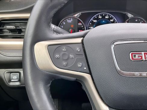 Used 2018 GMC Acadia Denali image 23