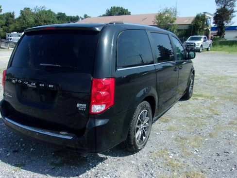Used 2016 Dodge Grand Caravan SXT FWD image 7