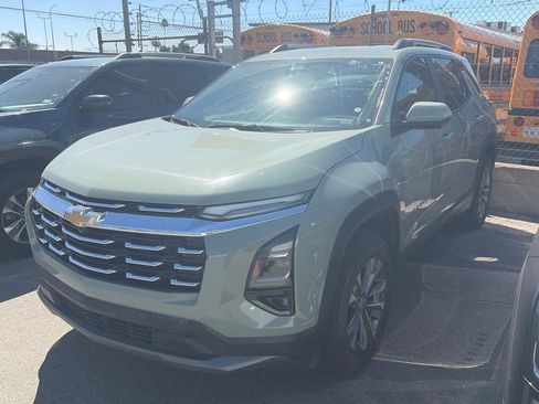 Used 2025 Chevrolet Equinox LT w/ Convenience Package II FWD image 2