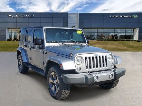 Used 2017 Jeep Wrangler Unlimited Sahara w/ Connectivity Group image 4