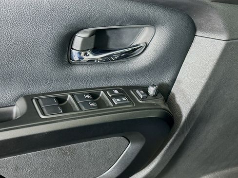 Used 2024 Nissan Titan PRO-4X w/ Pro-4x Convenience Package image 15