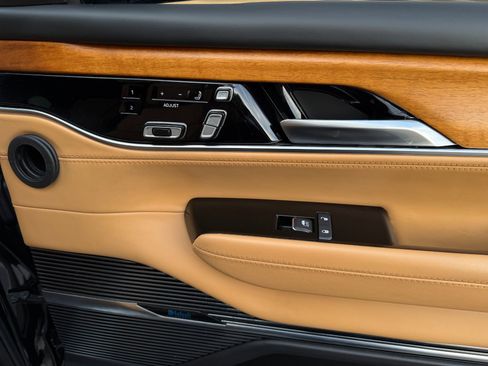 Used 2022 Jeep Grand Wagoneer Series III w/ Rear Seat Video Group 1 image 19