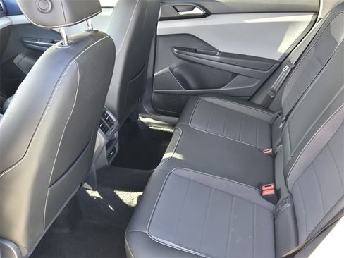 Used 2022 Volkswagen Taos SE w/ Driver Assistance Package image 13