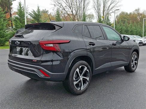 Used 2024 Chevrolet Trax RS w/ Sunroof Package image 5