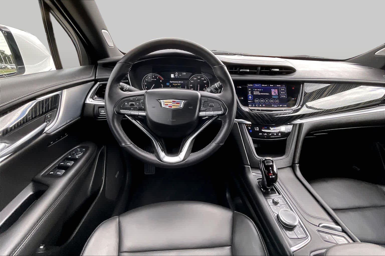 Used 2025 Cadillac XT6 Premium Luxury FWD image 6