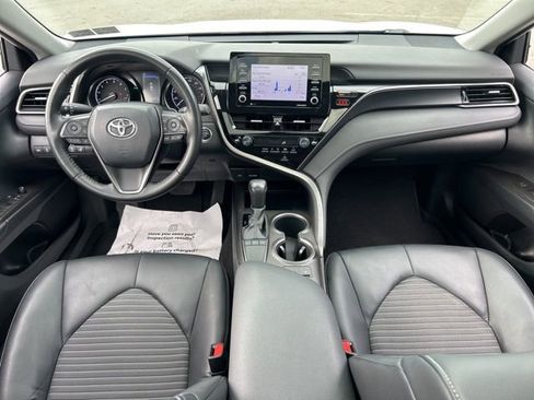 Used 2022 Toyota Camry SE w/ Cold Weather Package FWD image 14