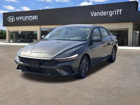 Used 2025 Hyundai Elantra Blue image 11