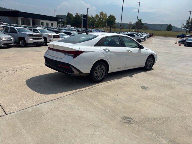 Used 2024 Hyundai Elantra SEL FWD image 38