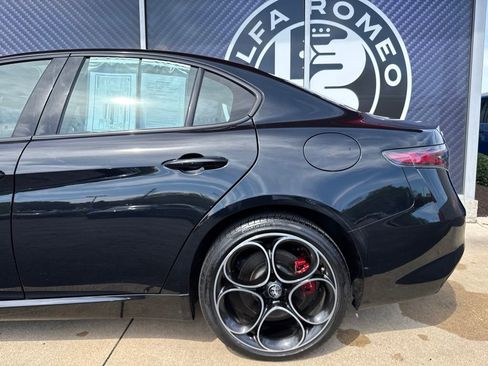 Used 2024 Alfa Romeo Giulia AWD image 21