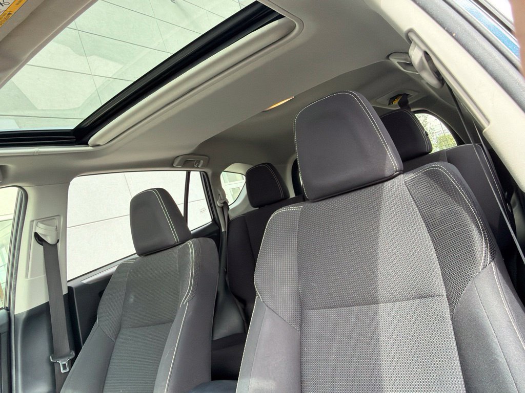 Used 2018 Toyota RAV4 XLE AWD/4WD image 6