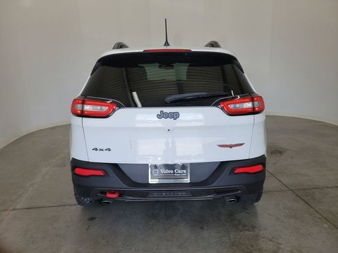 Used 2017 Jeep Cherokee Trailhawk image 6