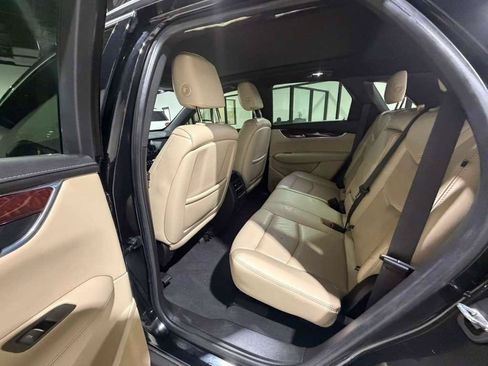 Used 2018 Cadillac XT5 Luxury w/ Driver Awareness Package FWD image 12