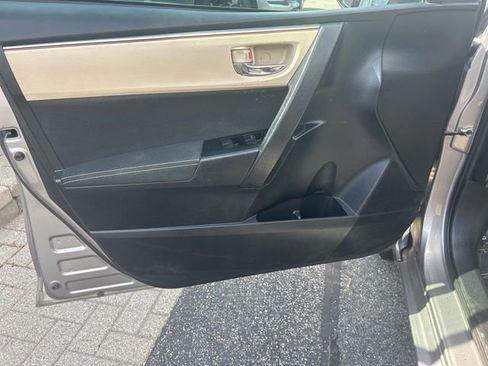 Used 2015 Toyota Corolla LE FWD image 9
