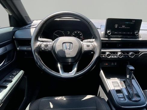 Used 2025 Honda CR-V Sport image 9