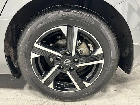 Used 2025 Nissan Sentra SV image 60