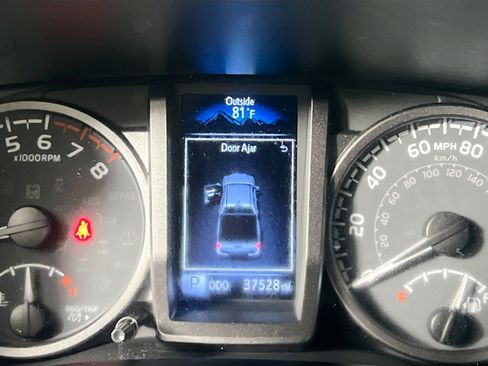 Used 2022 Toyota Tacoma TRD Off-Road w/ Technology Package RWD image 23