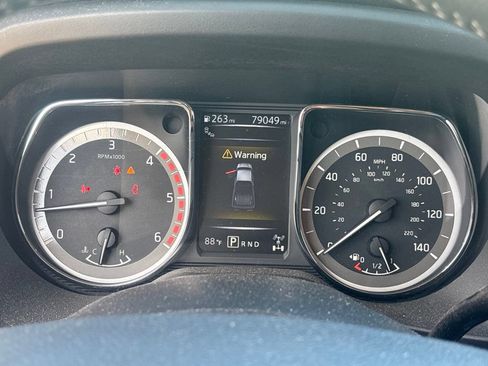 Used 2016 Nissan Titan SL AWD/4WD image 16