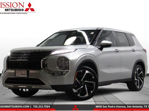 Used 2023 Mitsubishi Outlander SE image 1