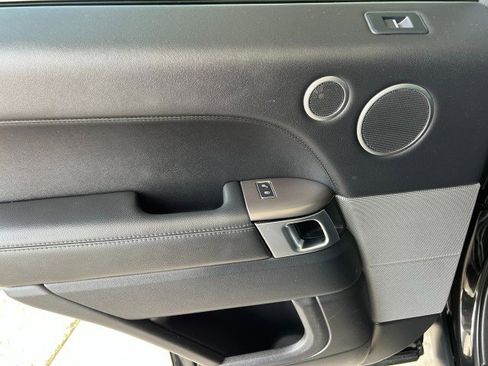 Used 2017 Land Rover Range Rover Sport SE image 36