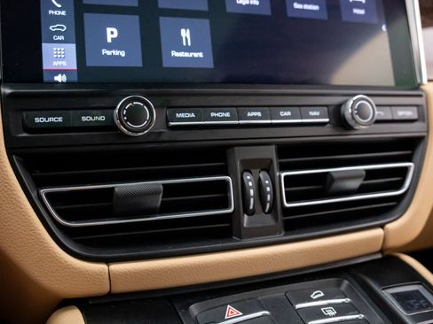 Used 2020 Porsche Macan S AWD/4WD image 25