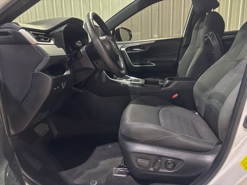 Used 2023 Toyota RAV4 SE image 15