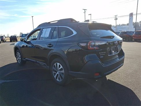 Used 2023 Subaru Outback Premium image 8
