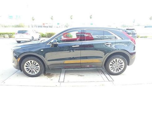 Used 2024 Cadillac XT4 Premium Luxury image 8