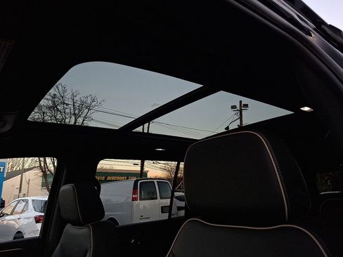 Used 2024 Chevrolet Suburban Premier w/ Premium Package image 15