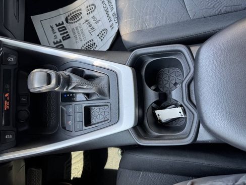 Used 2020 Toyota RAV4 XLE FWD image 25