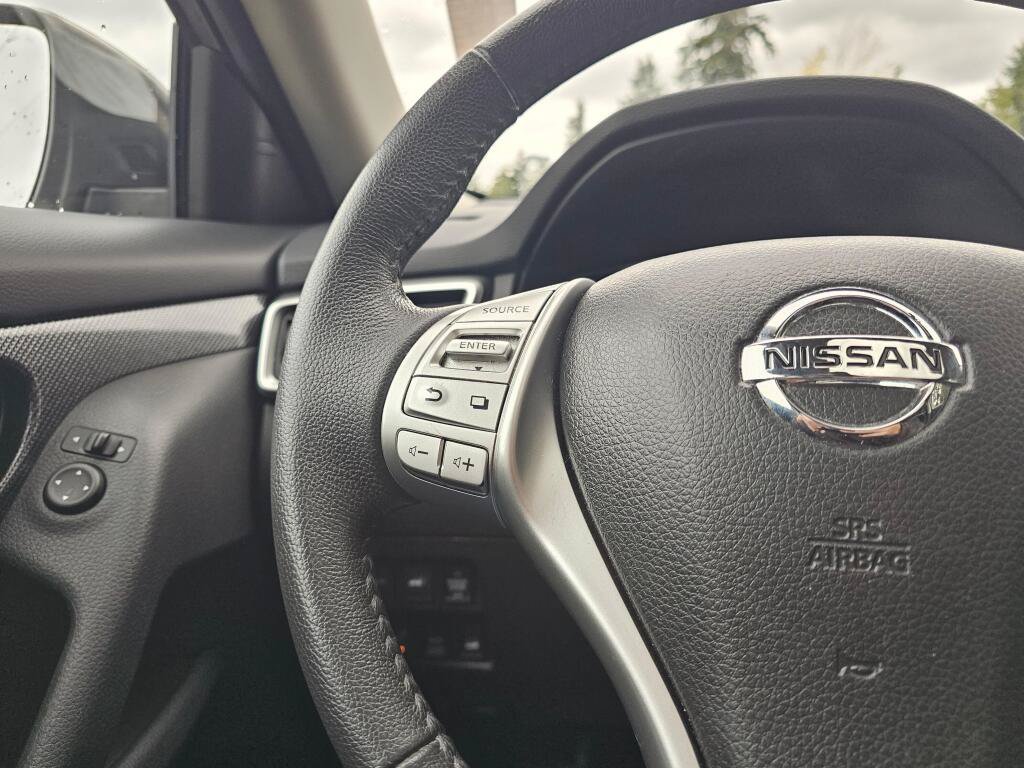 Used 2016 Nissan Rogue SL w/ SL Premium Package AWD/4WD image 34