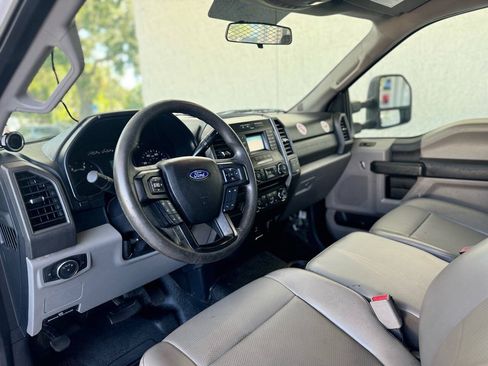 Used 2017 Ford F550 2WD Regular Cab Super Duty image 8