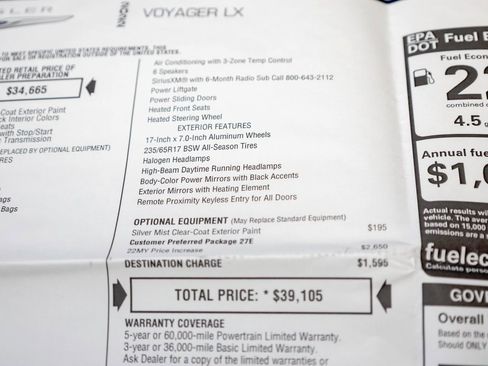 Used 2022 Chrysler Voyager LX image 30