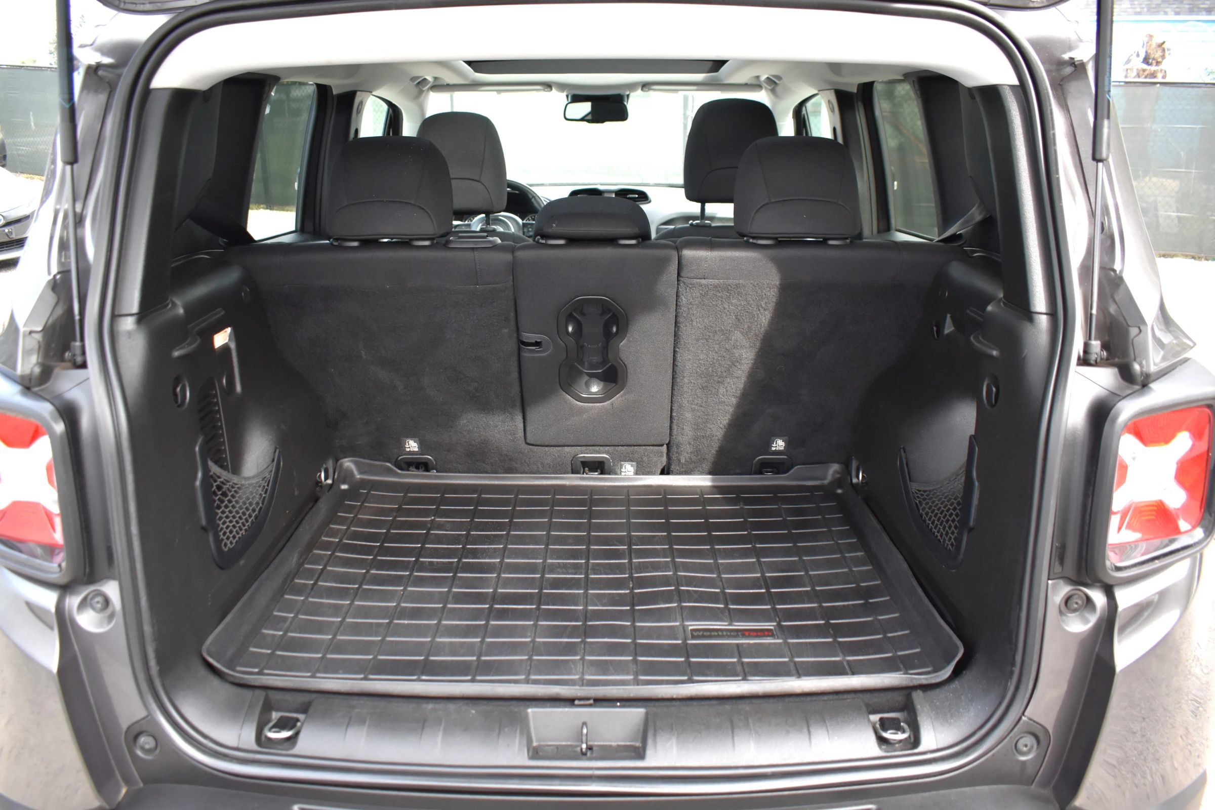 Used 2018 Jeep Renegade Altitude AWD/4WD image 31