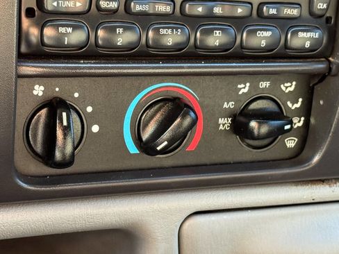 Used 2005 Ford Excursion XLT image 26