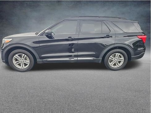 Used 2021 Ford Explorer XLT w/ Equipment Group 202A RWD image 2