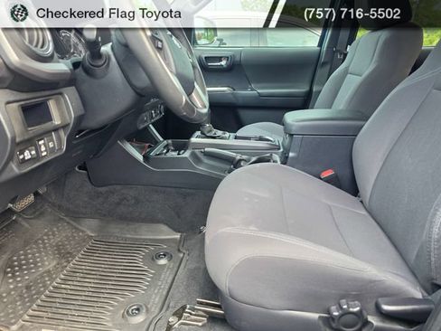 Used 2018 Toyota Tacoma TRD Off-Road AWD/4WD image 9