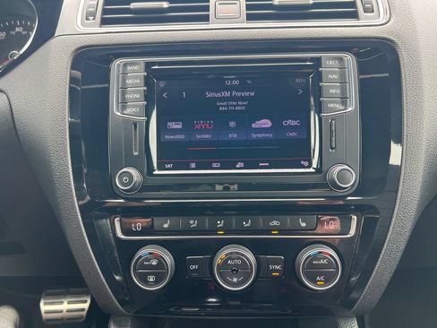 Used 2017 Volkswagen Jetta GLI FWD image 8