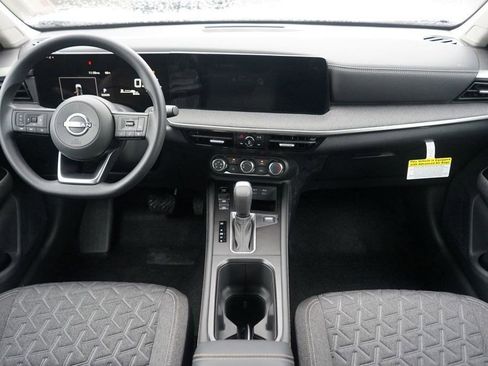 Used 2025 Nissan Kicks SV image 23