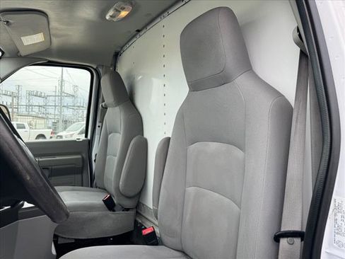 Used 2017 Ford E-350 and Econoline 350 Super Duty w/ Exterior Upgrade Package image 4