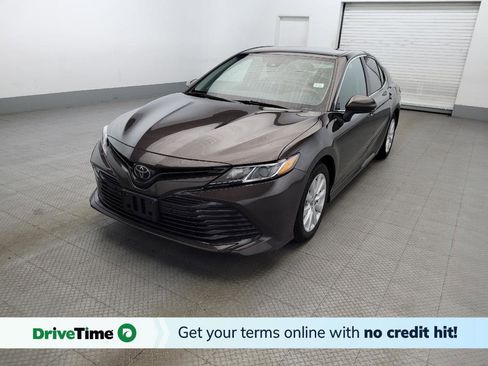 Used 2019 Toyota Camry LE image 1