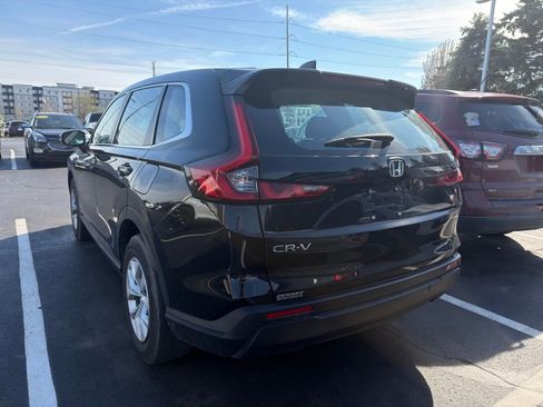 Used 2023 Honda CR-V LX image 2
