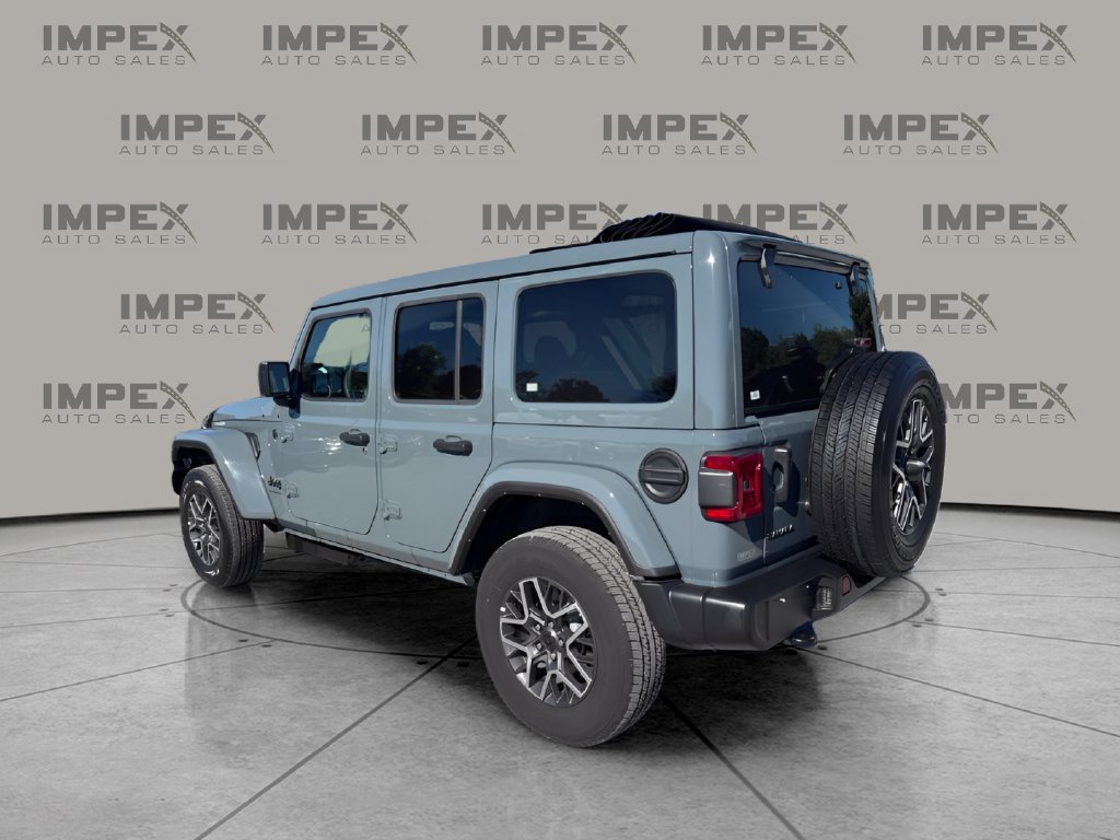 Used 2026 Jeep Wrangler Unlimited Sahara AWD/4WD image 3