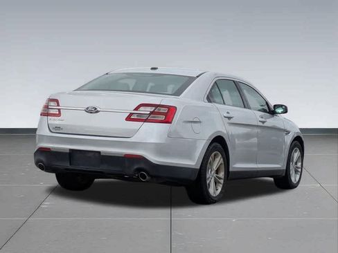 Used 2017 Ford Taurus SE FWD image 6
