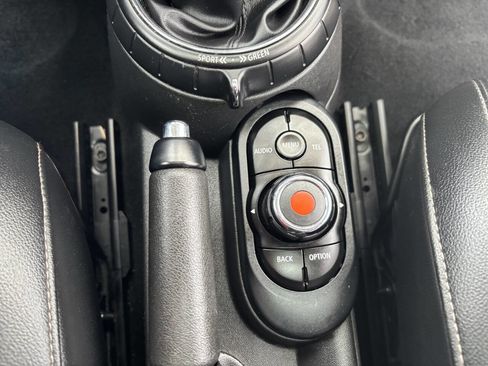 Used 2016 MINI Cooper 4-Door Hardtop image 8