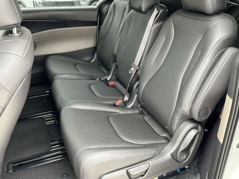 New 2026 Kia Carnival image 24