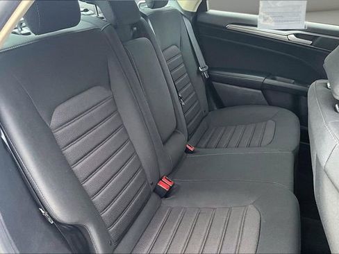 Used 2019 Ford Fusion SE image 24