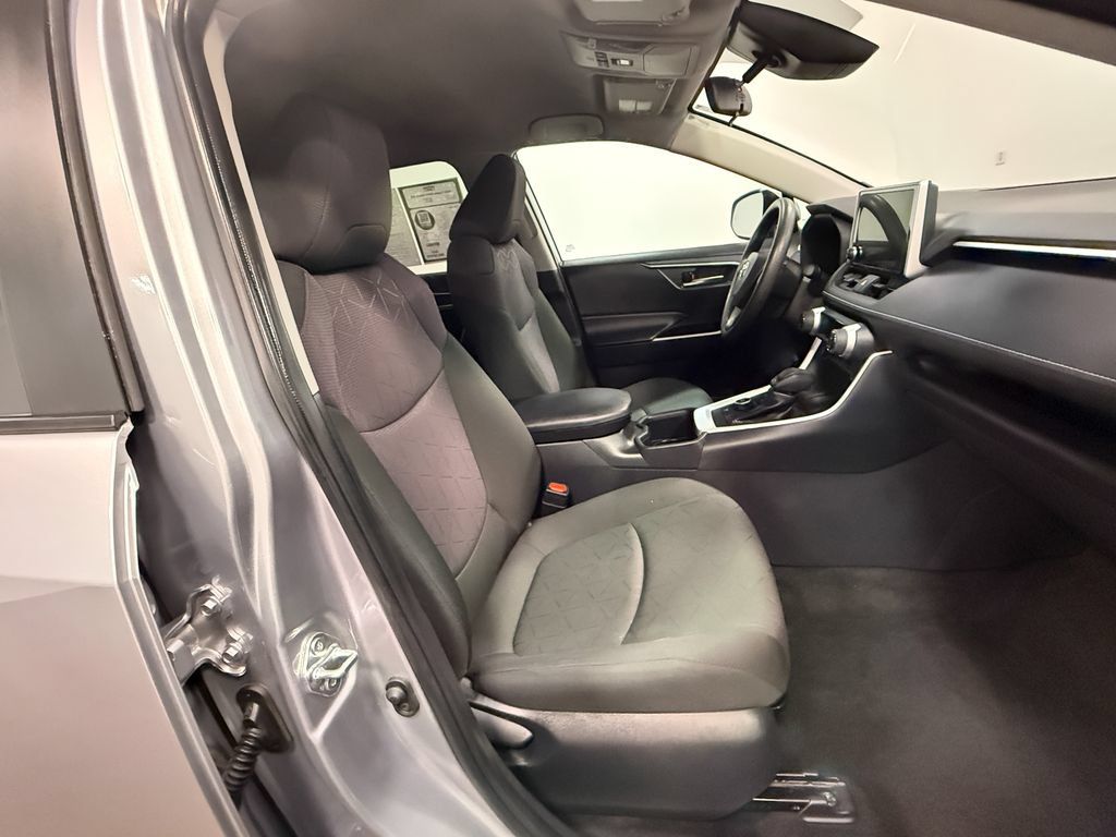 Used 2025 Toyota RAV4 XLE AWD/4WD image 13
