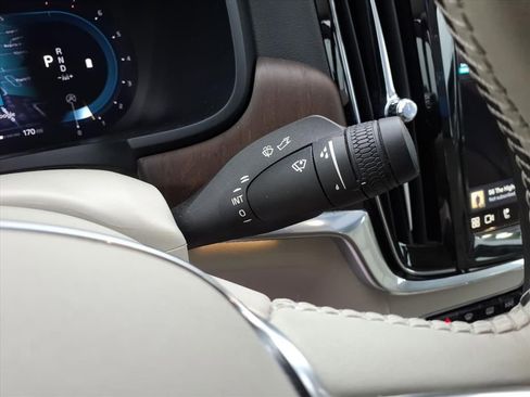 Used 2022 Volvo S90 B6 Inscription w/ Advanced Package image 23