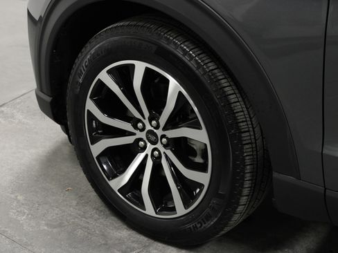 Used 2025 Ford Explorer ST-Line w/ Premium Package image 10